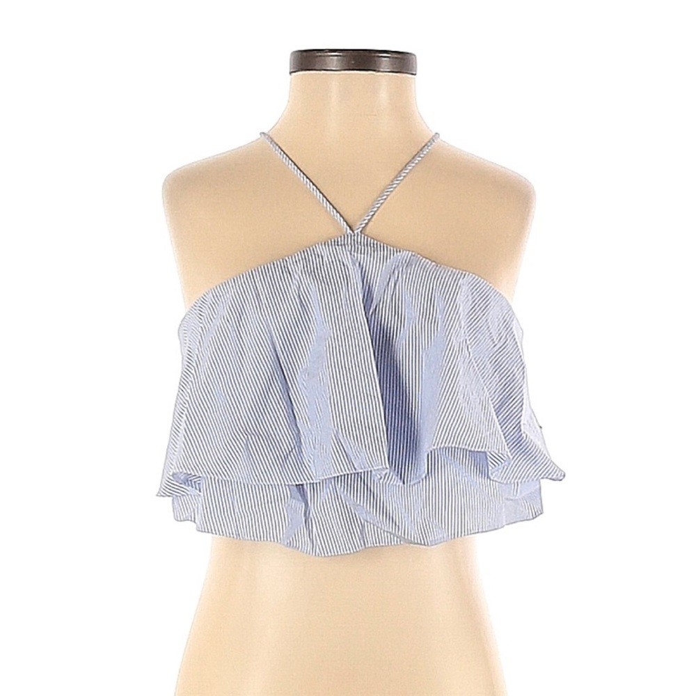 Cute summer halter top!! 💙 says S but def fits like an XS